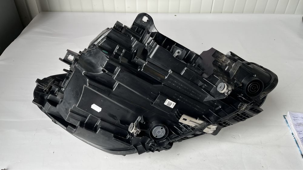 2 броя десен и 1 брой ляв фар BMW 1 F40 2020-