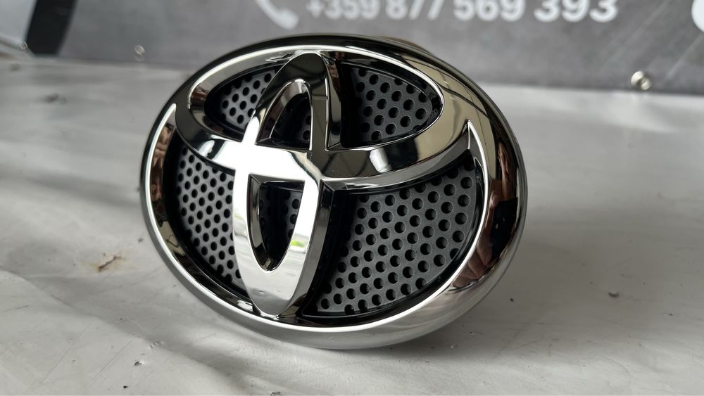 Емблема Toyota Auris 2