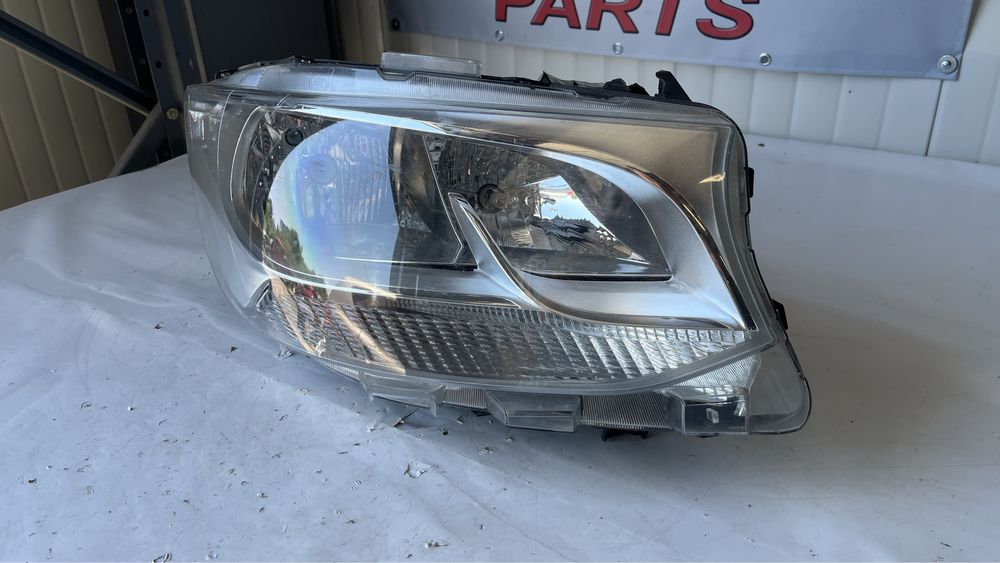 2 броя десен фар Mercedes Sprinter 2018-