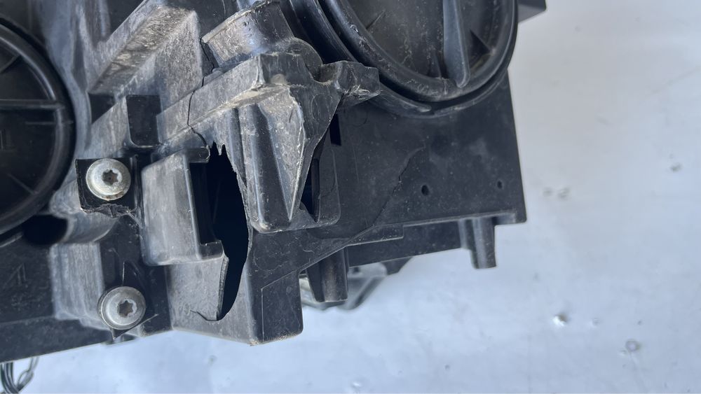 Ляв и десен фар Volkswagen Sharan 2 (2010-2020)