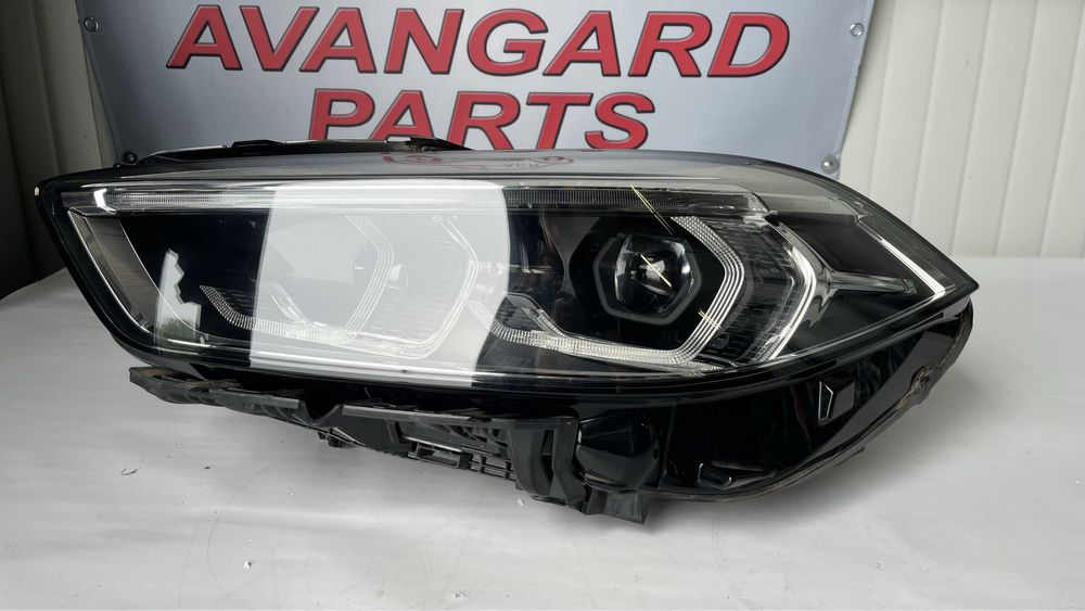 2 броя десен и 1 брой ляв фар BMW 1 F40 2020-