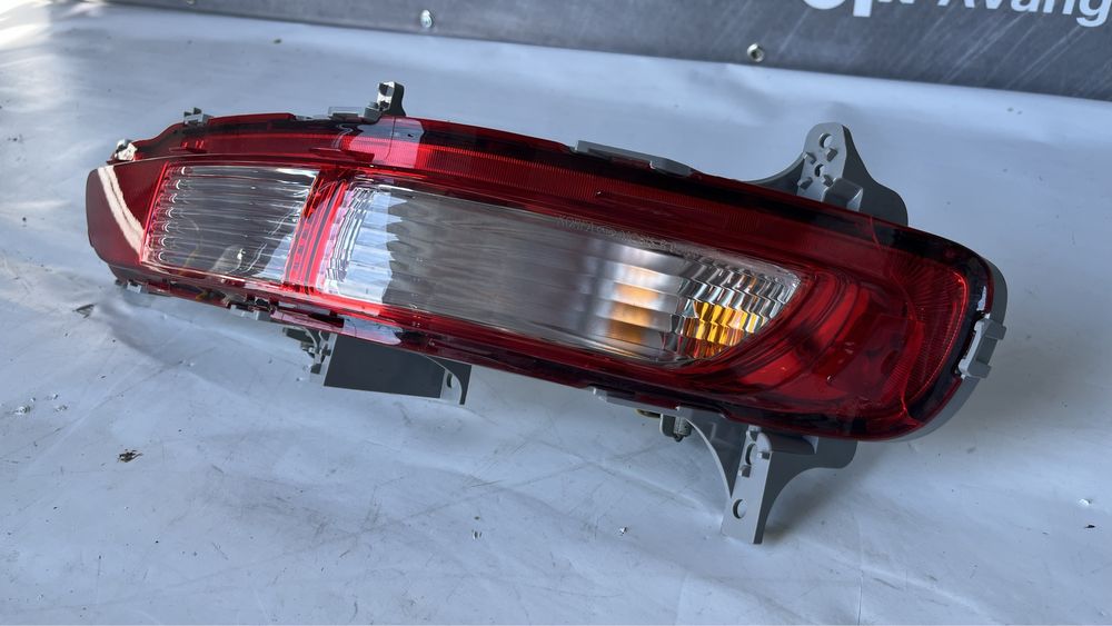 2 броя ляв стоп Kia Sportage 4 2016-