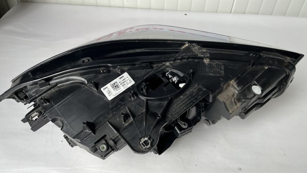 2 броя десен и 1 брой ляв фар BMW 1 F40 2020-