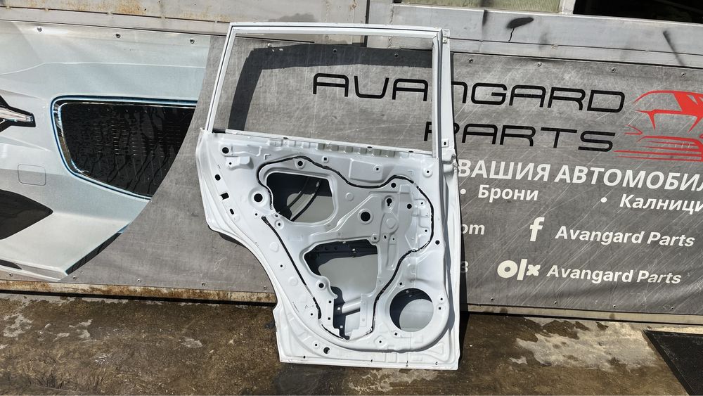 Задна лява врата Toyota Corolla Cross 2022-