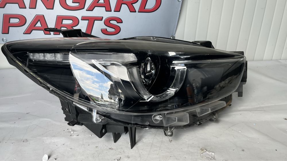 2 броя десен фар Mazda CX5