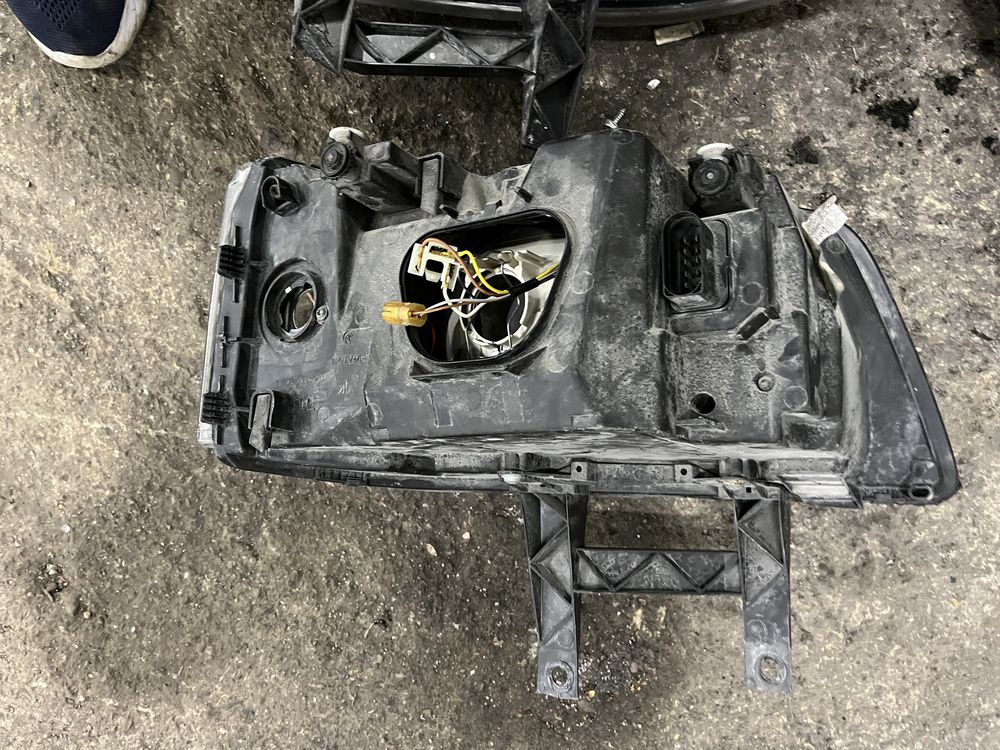 Фар Volkswagen Transporter ляв и десен