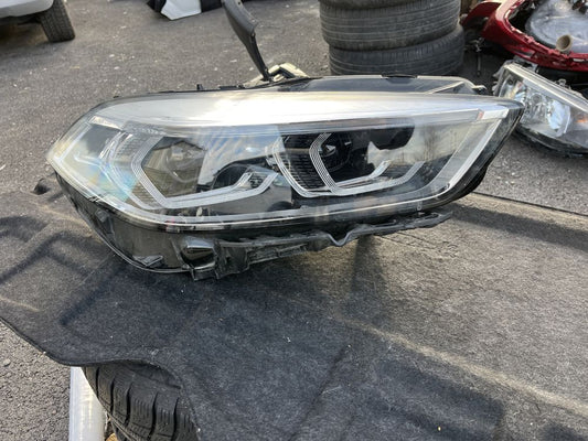 2 броя десен и 1 брой ляв фар BMW 1 F40 2020-