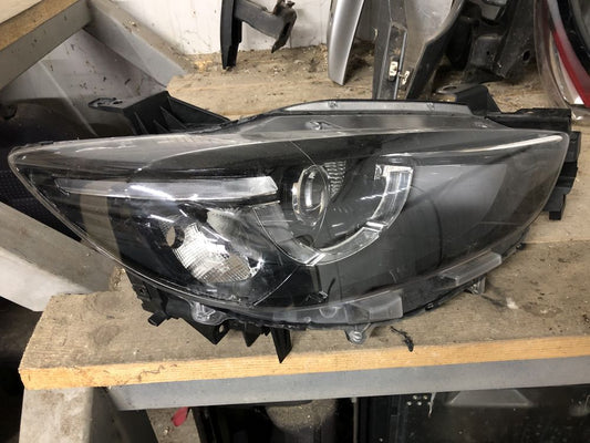 2 броя десен фар Mazda CX5