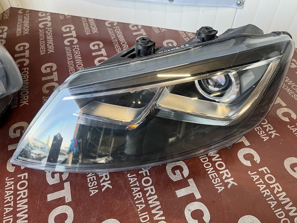 Фар Seat Alhambra 2015г