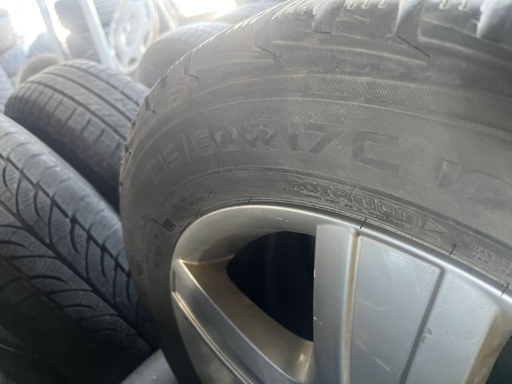 Гуми 215 60 17C Nokian