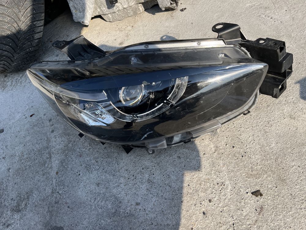 2 броя десен фар Mazda CX5