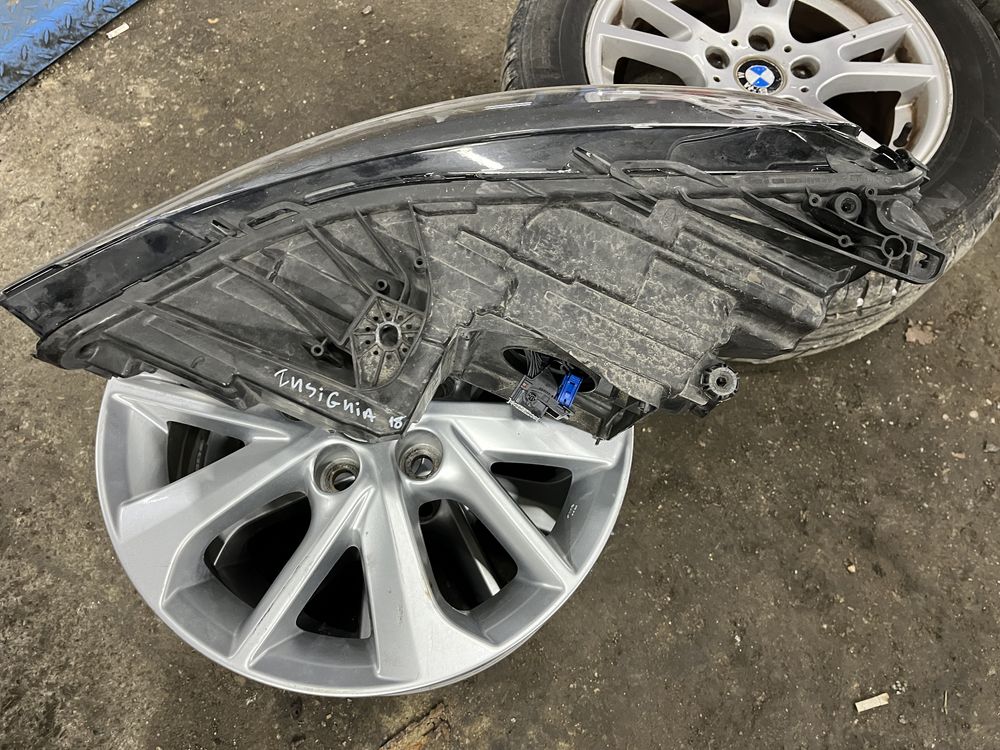десен фар Opel Insignia