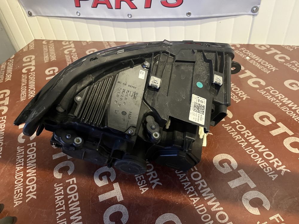 Фар Volkswagen T6 ляв LED ляв и десен