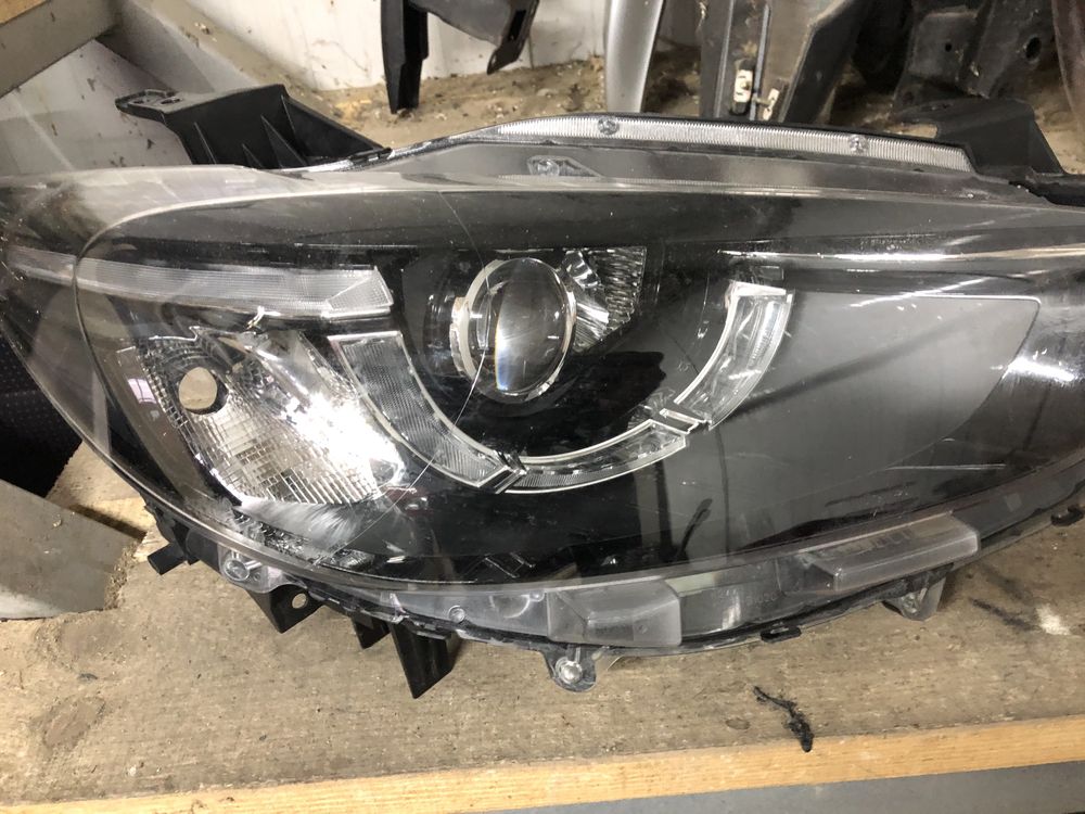 2 броя десен фар Mazda CX5