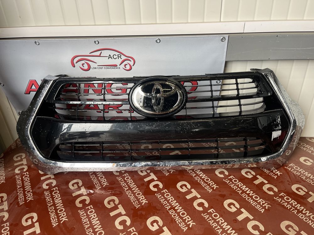 Решетка Toyota Hilux 2020-