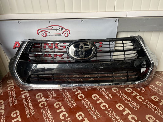 Решетка Toyota Hilux 2020-