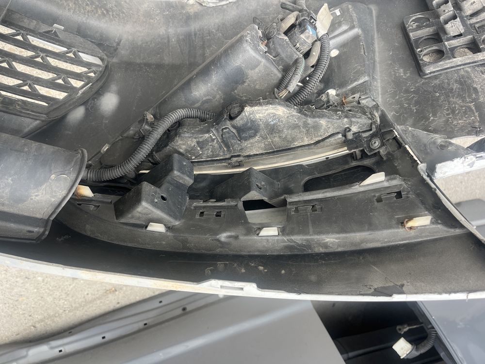 Броня и халоген Citroen C4 Picasso 2012г
