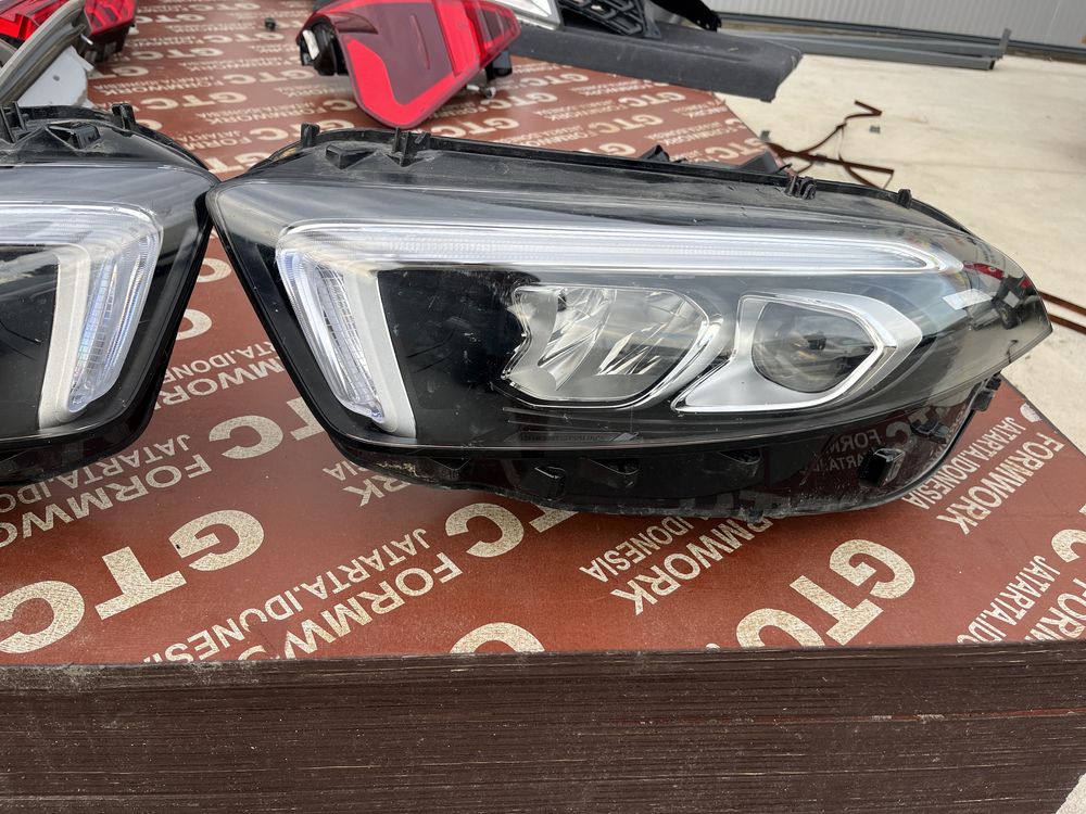 Фар Mercedes A Class W177 2 броя ляв и 1 брой десен