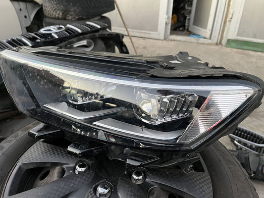 Фар Volkswagen T-Roc ляв