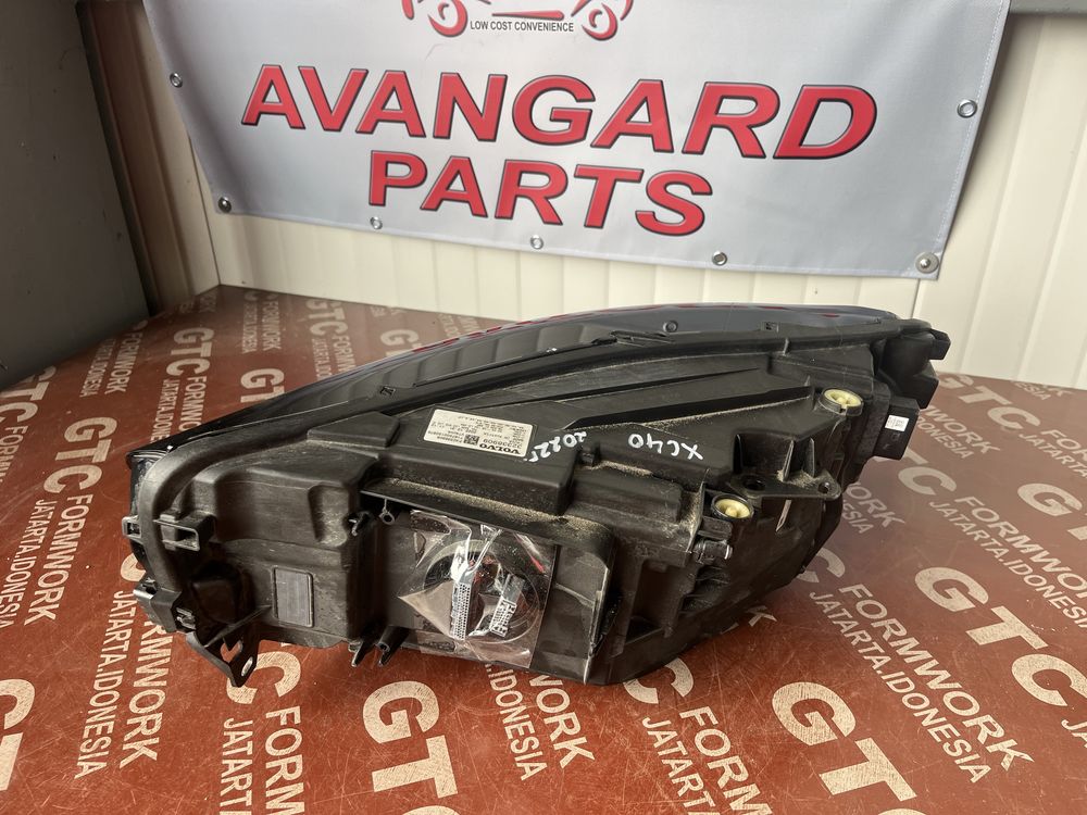 Фар Volvo XC40 2023г. Face