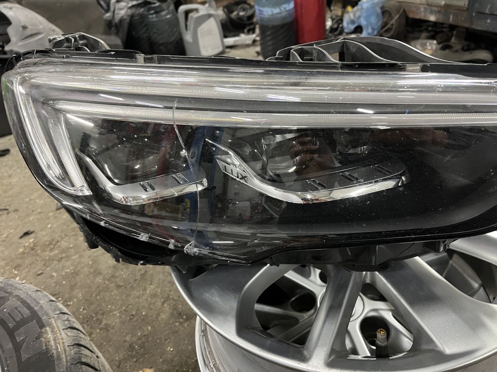 десен фар Opel Insignia