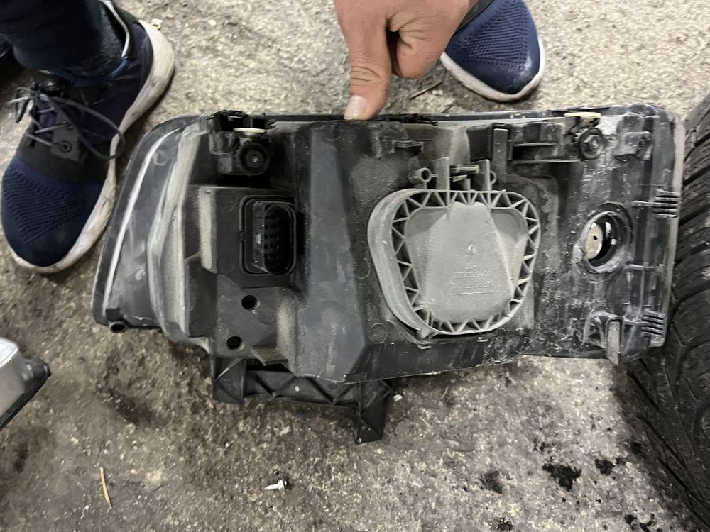 Фар Volkswagen Transporter ляв и десен
