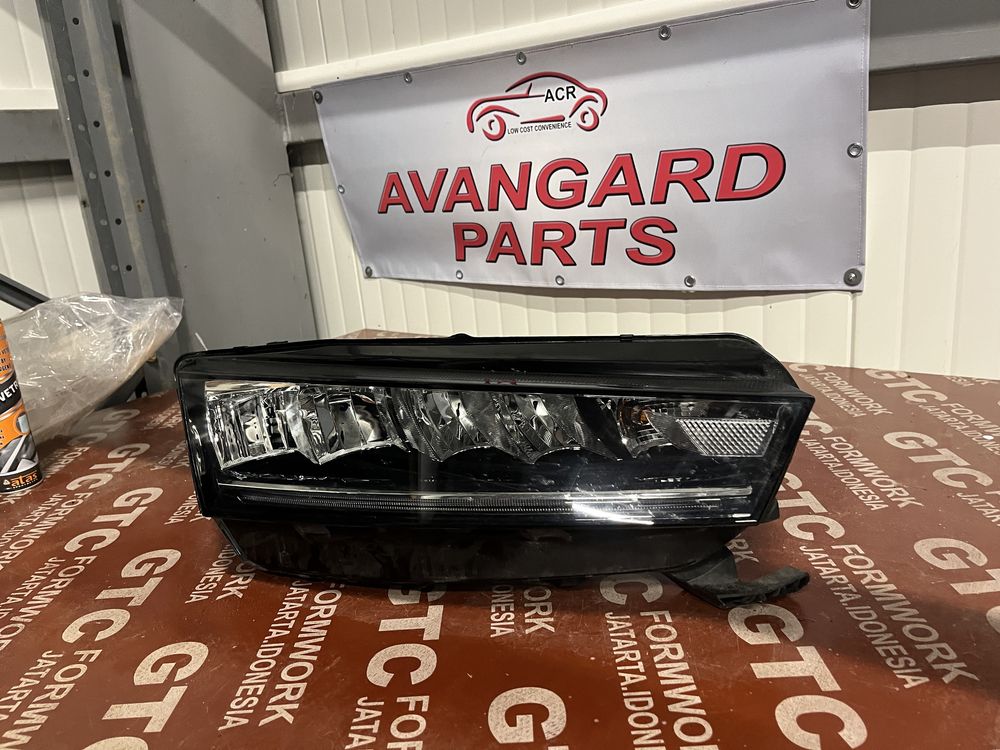 3 броя десен фар Skoda Octavia 4 2020-.Full Led