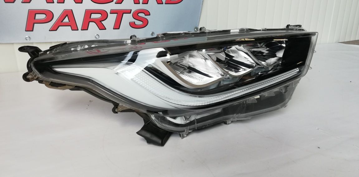 Ляв и десен фар Toyota Yaris 2022