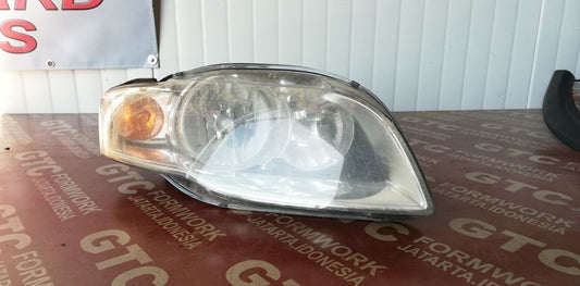 Десен фар Audi A4 2006-