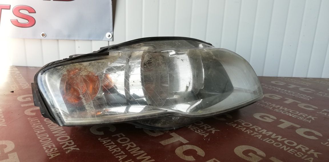 Десен фар Audi A4 2006-