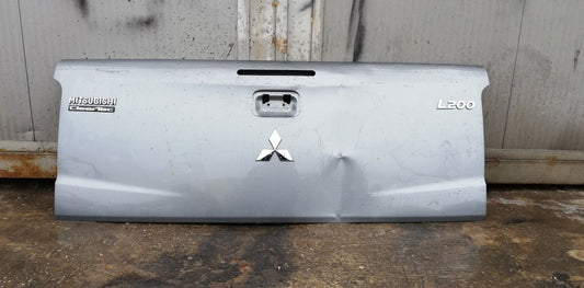 2 броя заден капак/врата от багажник пикап Mitsubishi L200 ClearTec