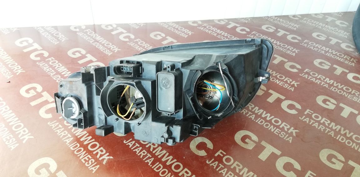 Десен фар Audi A4 2006-