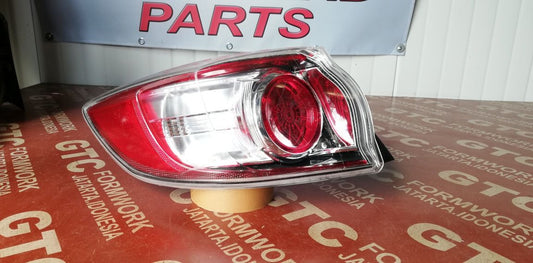 Ляв стоп Mazda 3 (2009-2013)