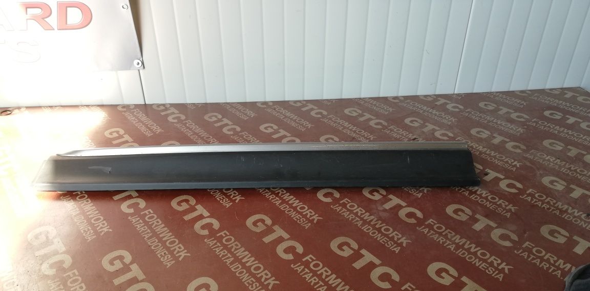 Долна лайстна за предна дясна врата Mazda CX5 2021