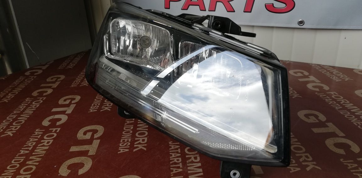 Десен фар Audi Q2 (2017-2019)