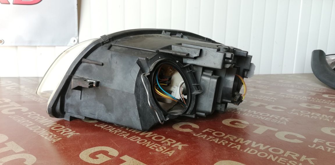 Десен фар Audi A4 2006-