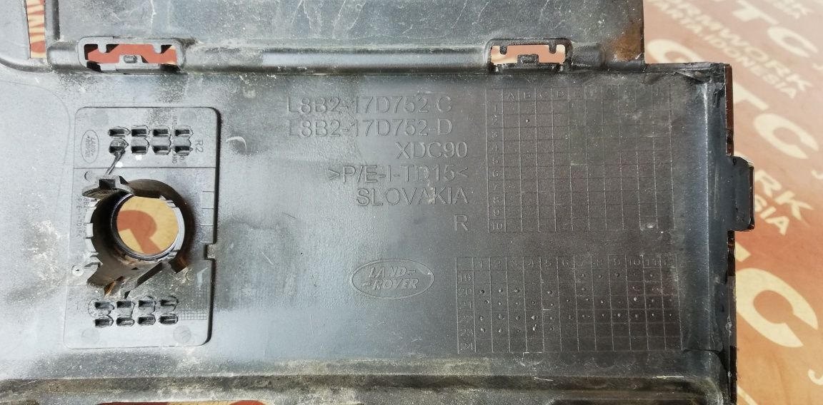 Десен ъгъл на задна броня Land Rover Defender L663 90/110 2019-