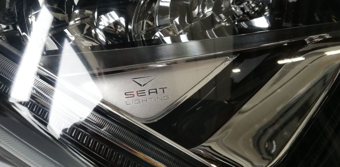 Десен фар Seat Ateca 2016-