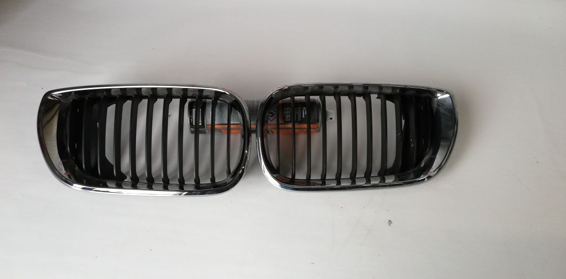 Комплект бъбреци (решетки) BMW 3 E46 318