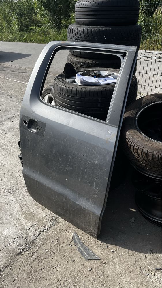 3 броя задна лява и 1 брой задна дясна врата VW Amarok 2010-2016