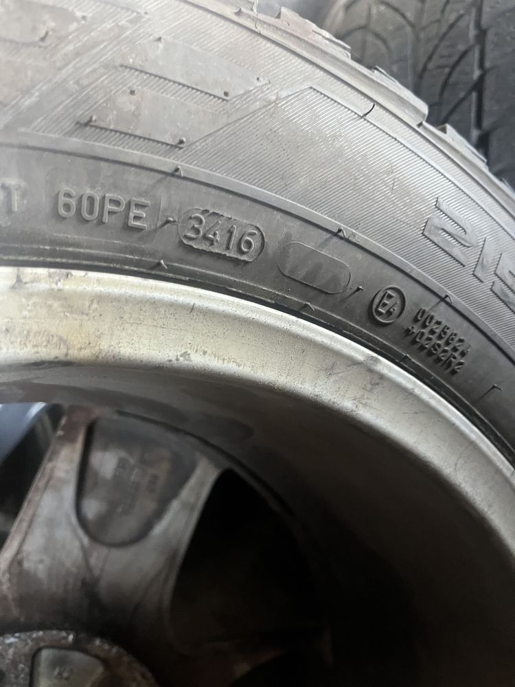 Гуми 215 60 17C Nokian