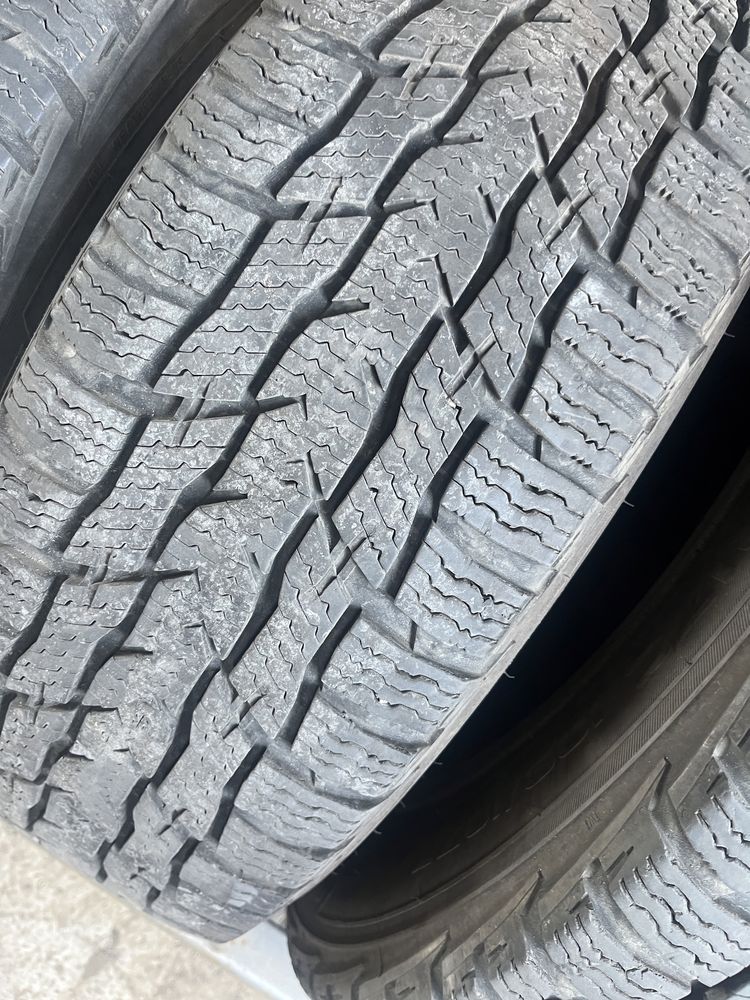 Гуми 215 60 17C Nokian