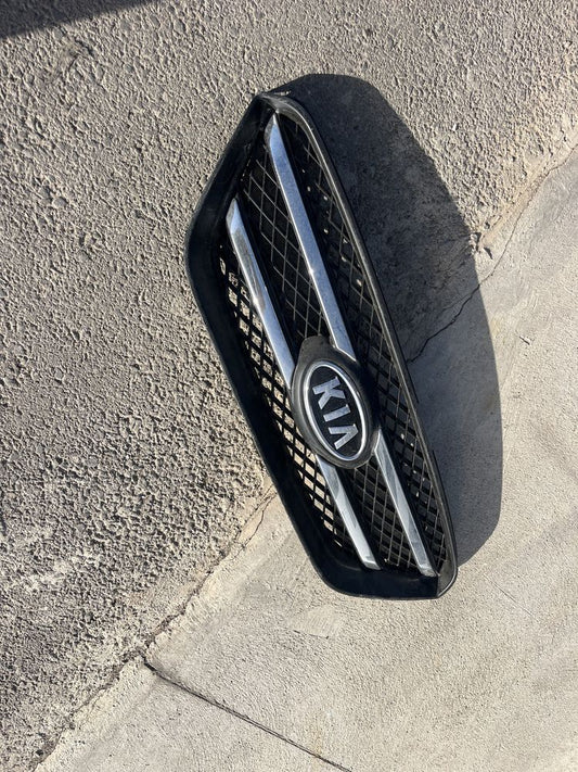 Решетка Kia Karens 2007-