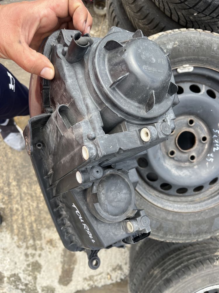 Фар Volkswagen Touran десен