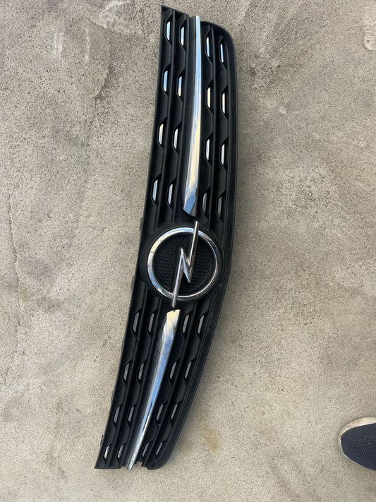 Решетка Opel Vivaro