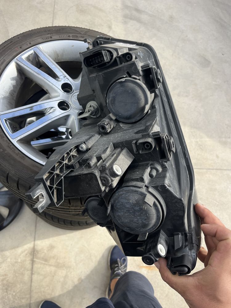 Фар Volkswagen Sharan десен